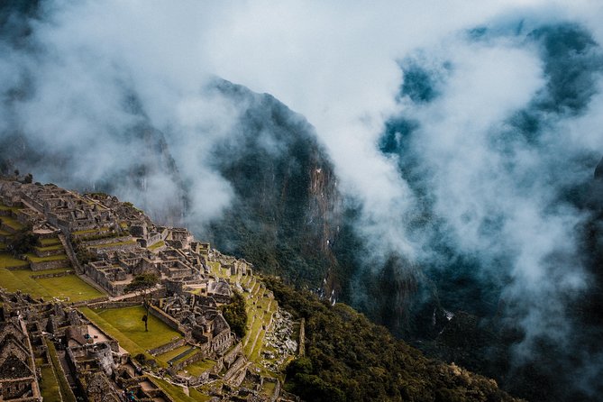 2-Day Tour: Sacred Valley and Machu Picchu by Train - Pisac and Pisac Market
