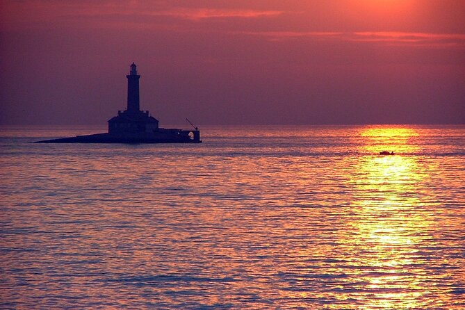 3 Hours Sunset and Dolphin Tour From Medulin With Sandra Boat - Onboard Dining Experience