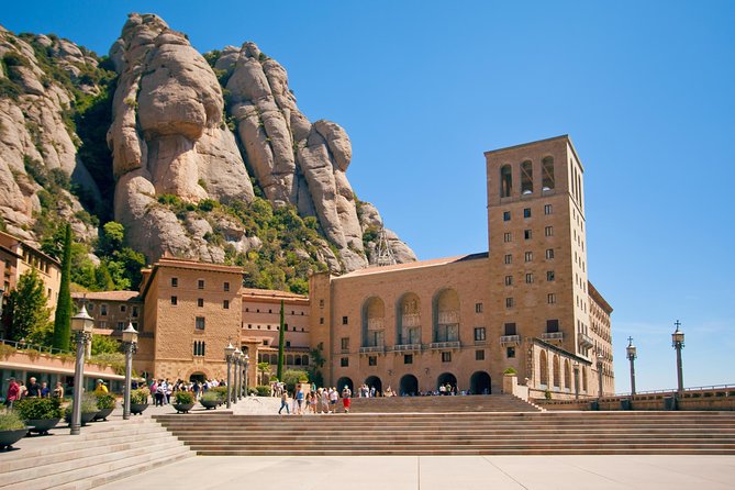 Barcelona Highlights & Montserrat With Port or Hotel Pick up - Itinerary Highlights