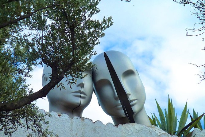 Dali Museum & Cadaques Small Group Tour With Hotel Pick-Up - Meeting and Pickup Details