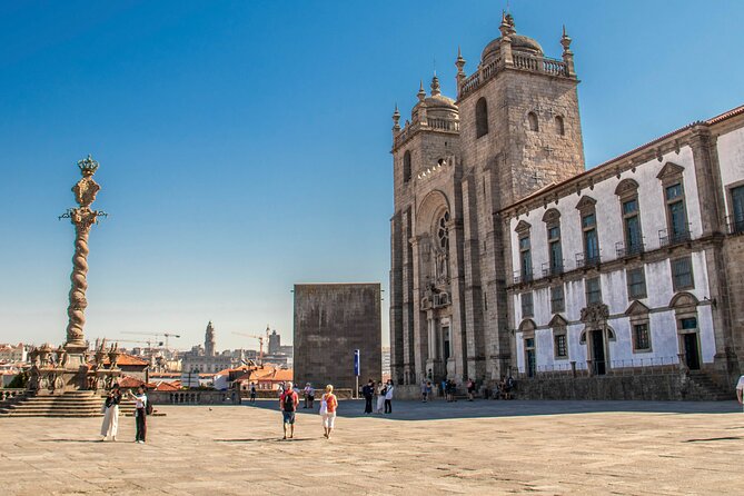 Electric Tuk Tuk Tour in Porto - Inclusions and Amenities