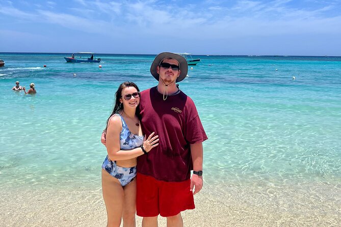 Monkey and Sloth, Chocolate Rum Tasting and Beach Break in Roatan - Indulge in the Flavors of Chocolate and Rum