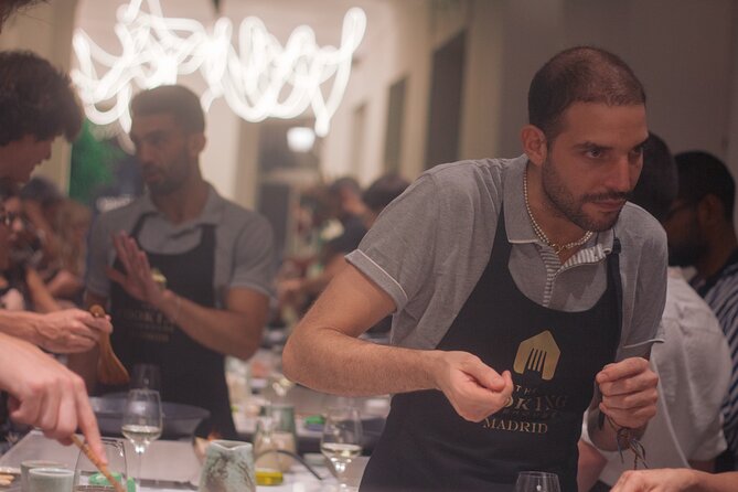 Paella Cooking Class in Madrid With Bottomless Wine Pairing - Key Class Features