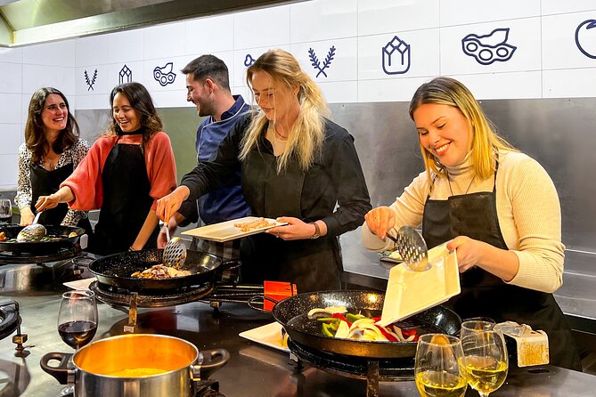 Paella Cooking Class, Wine Tasting & Central Market in Valencia - Hands-On Paella Preparation With Expert Guidance