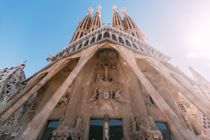 Sagrada Familia Guided Tour With Skip the Line Ticket - Meeting Point and Logistics