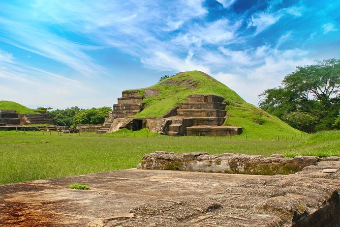 The Best Full Day Combo Tour - Volcanoes, Lake & Mayan Sites - Exploring the Volcanoes