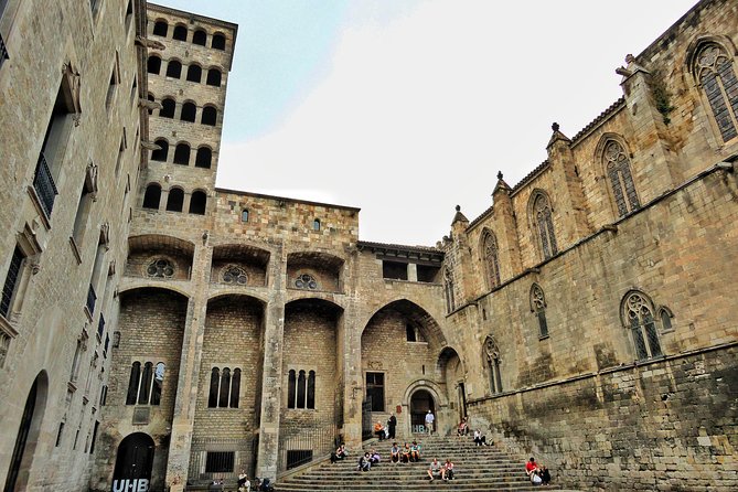 Barcelona Old Town and Gothic Quarter Walking Tour - Admiring the Barcelona Cathedral