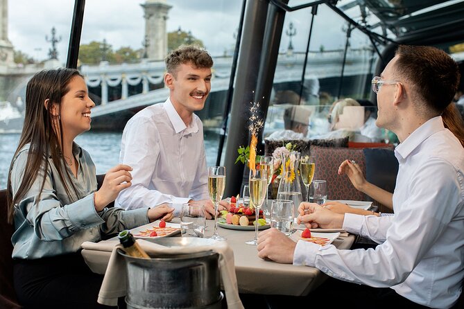 Bateaux Parisiens Seine River Gourmet Lunch & Sightseeing Cruise - Dining and Menu Options