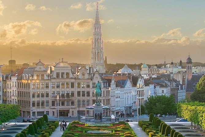 Brussels: Historical Walking Tour With Chocolate & Waffle Tasting - Chocolate and Waffle Tasting