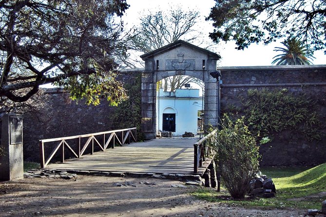 Colonia Del Sacramento Small-Group Day Trip - Expert Guidance and Knowledgeable Tour Leaders