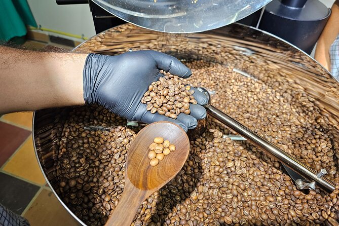 Comuna 13 Interactive Coffee Class - Learning About the History of Comuna 13
