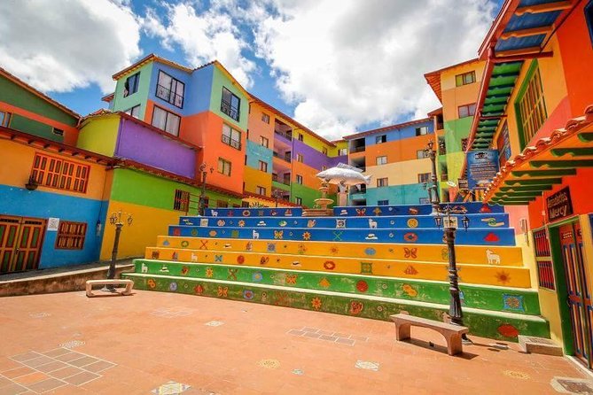 El Peñol and Guatape Private Tour From Medellin - El Peñol: Climbing to the Top
