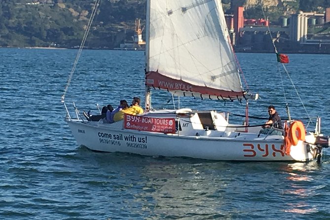 Lisbon Sunset Sailing Tour With White or Rosé Wine and Snacks - Food and Beverage Details