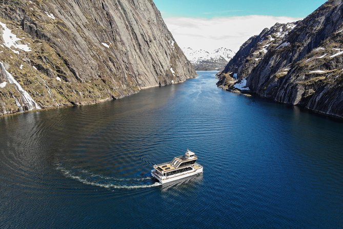 Lofoten Island: Silent Trollfjord Cruise From Svolvær - Onboard Amenities for Comfort and Enjoyment