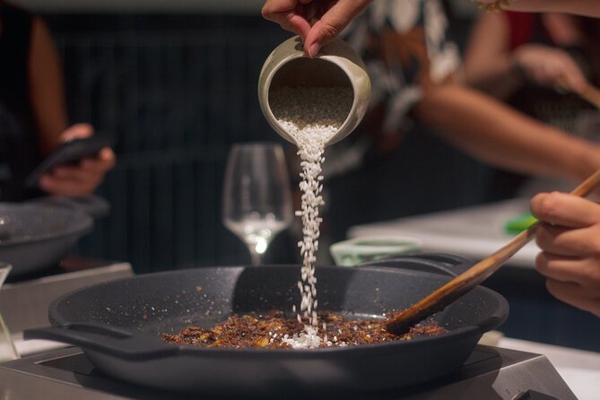 Paella Cooking Class in Madrid With Bottomless Wine Pairing - Meeting Point and Logistics