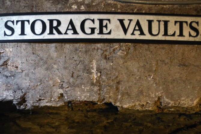 Small Group Edinburgh Underground Vaults Historical Walk - Meeting and End Points
