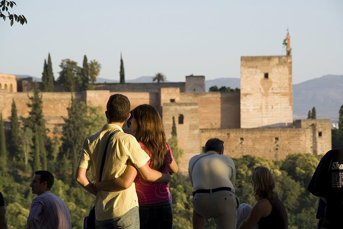 Alhambra Guided Tour & Albaicin Tour From Seville - Discovering the Captivating Generalife Gardens