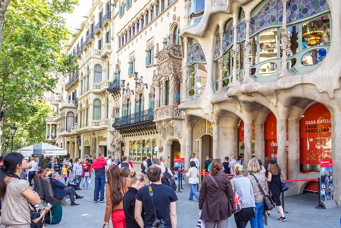 Barcelona Highlights & Montserrat With Port or Hotel Pick up - Important Information