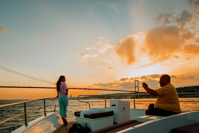 Bosphorus Sunset Sightseeing Yacht Cruise With Refreshments - Guest Feedback and Highlights