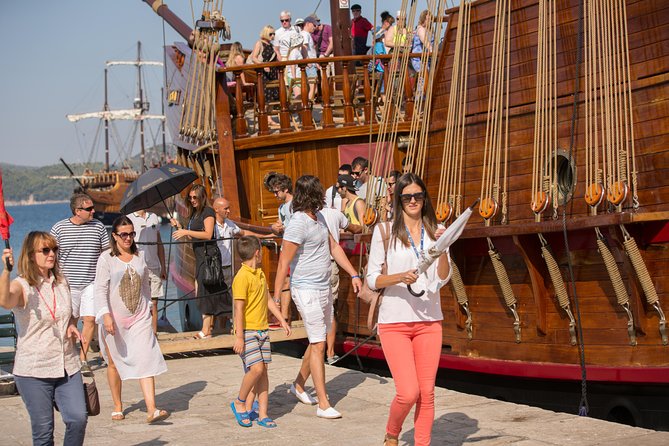 Elaphite Island Hopping With Karaka (Optional Lunch on Island) - Onboard Amenities and Inclusions