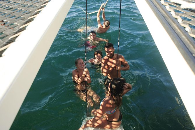 Marlin Del Rey Catamaran Snorkel Sunset Cruise From Tamarindo or Playas Del Coco - Sunset Views and Social Atmosphere