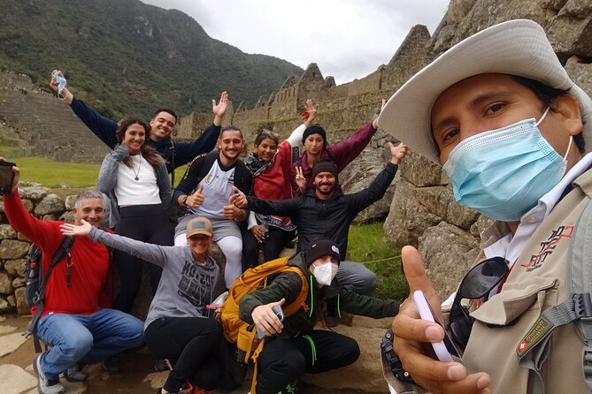 Private Professional Guide in Machupicchu From Aguas Calientes. - Accessibility and Participation