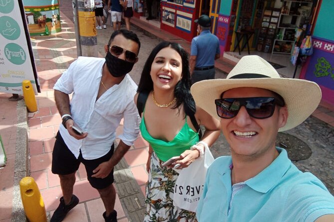 Visit Guatapé, El Peñol, El Retiro & Tekendamita Waterfall - Experiencing Local Cuisine and Snacks
