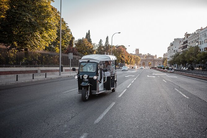 Welcome Tour to Madrid in Private Eco Tuk Tuk - Tour Features