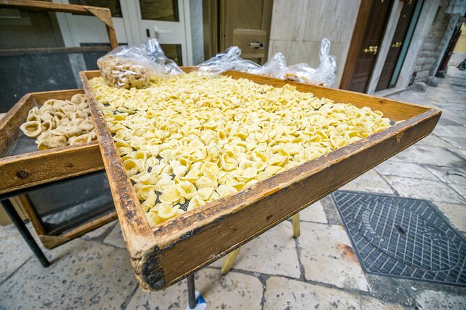 Bari's Ultimate Street Food Tour - Small Group by Do Eat Better - The Small-Group Advantage
