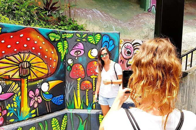 Comuna 13 Graffiti Tour With Street Food - Food and Atmosphere