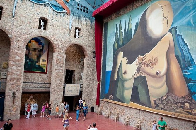 Dali Museum & Cadaques Small Group Tour With Hotel Pick-Up - Engaging Guides and Immersive Dalí Experiences