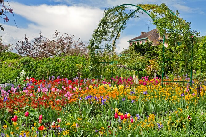 Giverny Monet'S House and Gardens Half Day Tour From Paris - Reviews and Experiences