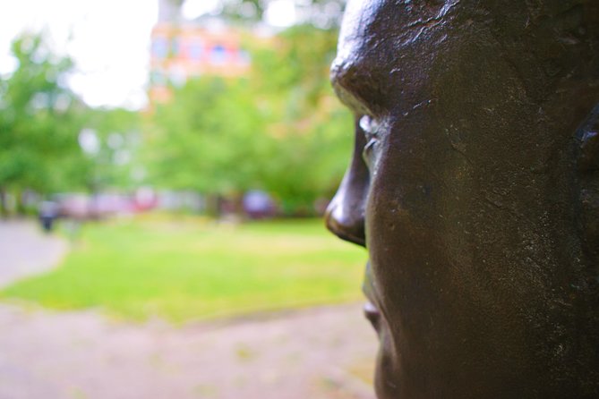 Manchester Afternoon Walking Tour - Exploring Piccadilly Gardens