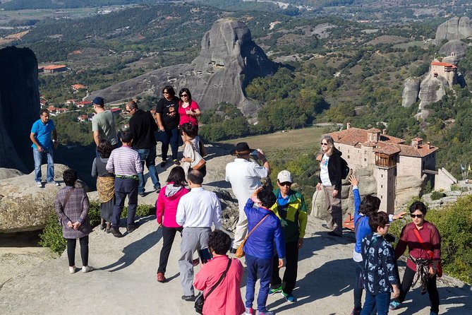 Meteora Monasteries Day Trip From Athens With Optional Lunch - The Breathtaking Landscape of Meteora