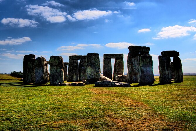 Stonehenge and Windsor From London - Exploring Stonehenge