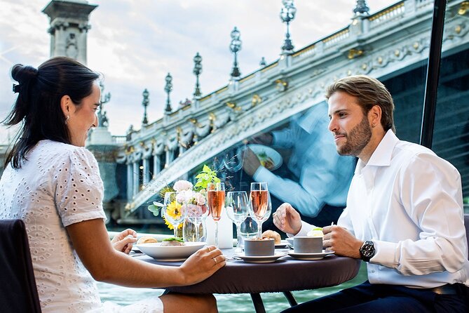 Bateaux Parisiens Seine River Gourmet Lunch & Sightseeing Cruise - Traveler Feedback and Highlights