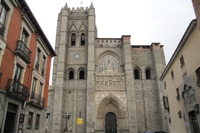 Full Day Tour to Avila & Segovia From Madrid - Exploring Ávila