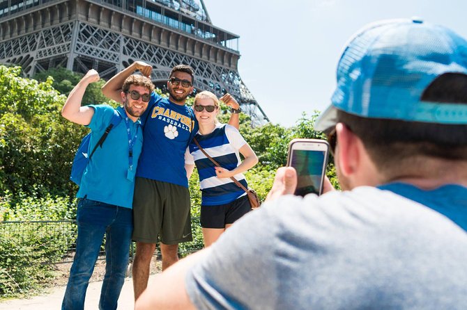 Paris Highlights Bike Tour: Eiffel Tower, Louvre and Notre-Dame - Meeting Details
