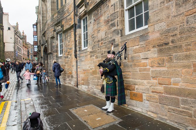 Royal Edinburgh Ticket - Hop-On Hop-Off and Attraction Admissions - Commentary and Languages