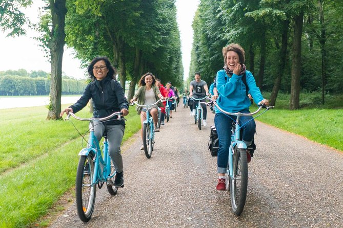 Versailles Domain Bike Tour With Palace and Trianon Estate Access - Exploring the Versailles Palace and Gardens