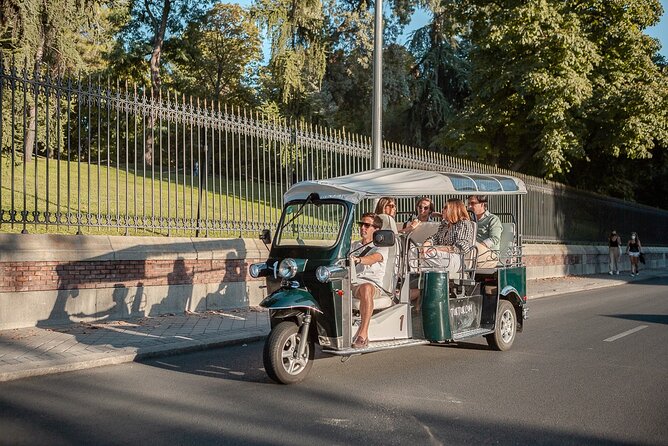 Welcome Tour to Madrid in Private Eco Tuk Tuk - Communication