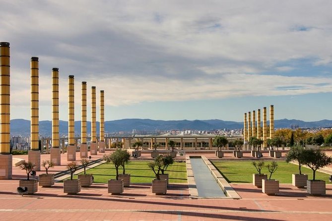 Barcelona Highlights & Montserrat With Port or Hotel Pick up - Visiting Montserrat Monastery