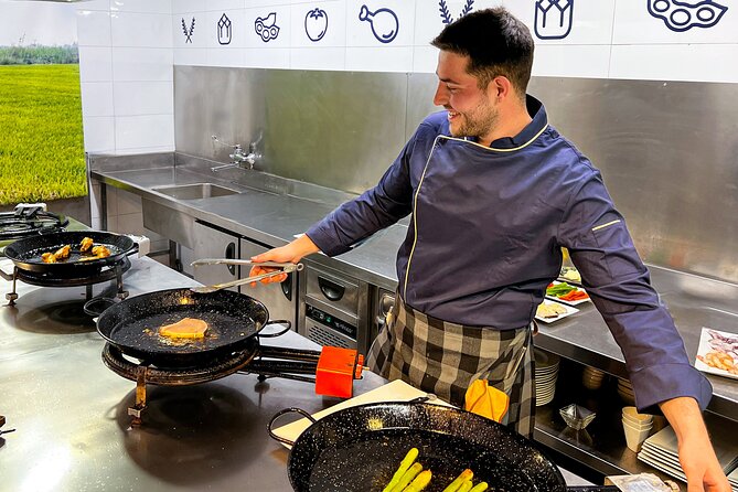 Paella Cooking Class, Wine Tasting & Central Market in Valencia - Meeting Point, Accessibility, and Additional Details
