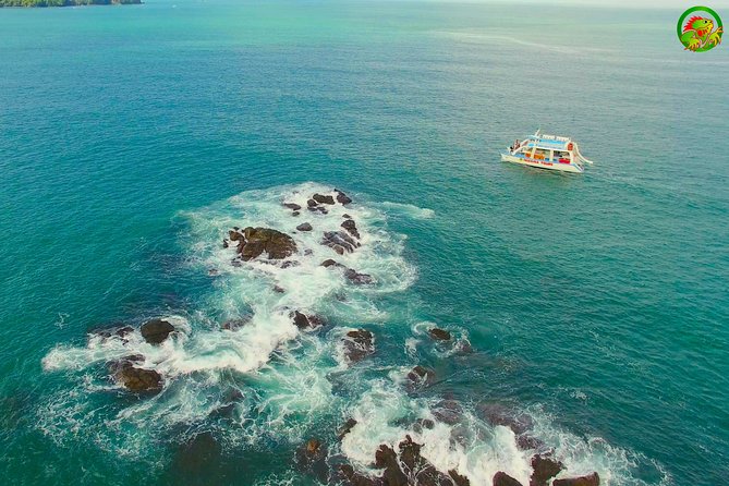 Catamaran Tour Manuel Antonio - Key Points