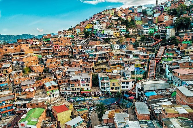 Comuna 13 Graffiti Tour With Street Food - Key Points