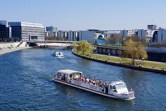 1-Hour River Cruise With Tour Guide. Bilingual (Ger/Engl) - Panoramic Views and Landmarks