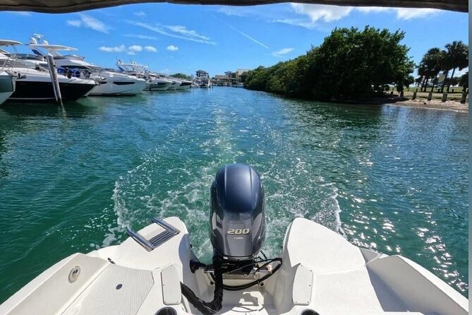 24 Ft Miami Bay: Private Boat, Gas Included , 8 People, Captained - Meeting and Pickup Details