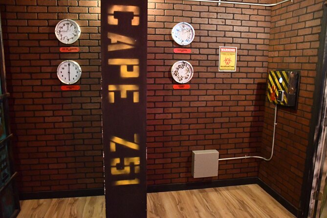 Area Z51-Zombie Escape - Uncovering Clues and Escaping Zombies