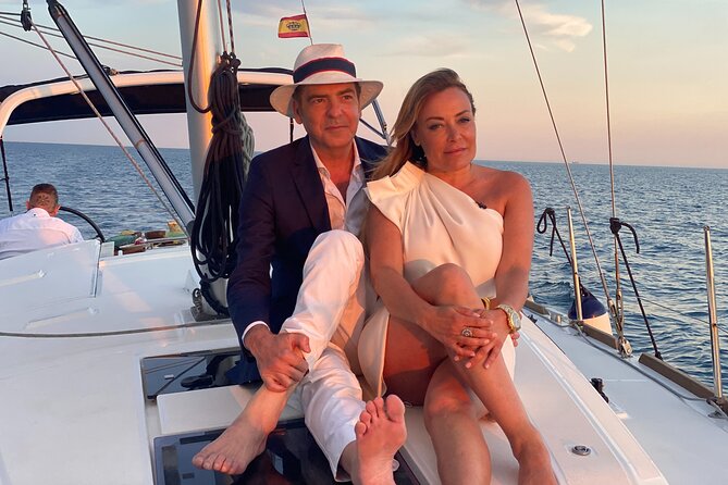 Barcelona Private Sailing With Open Bar & Snacks - Group Size and Inclusions