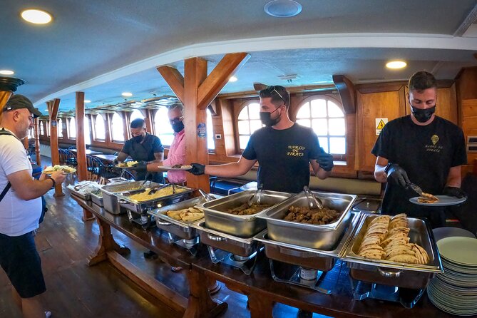 Barco De Pirata Cruise at 3 Islands in Greece - Food and Dining Options